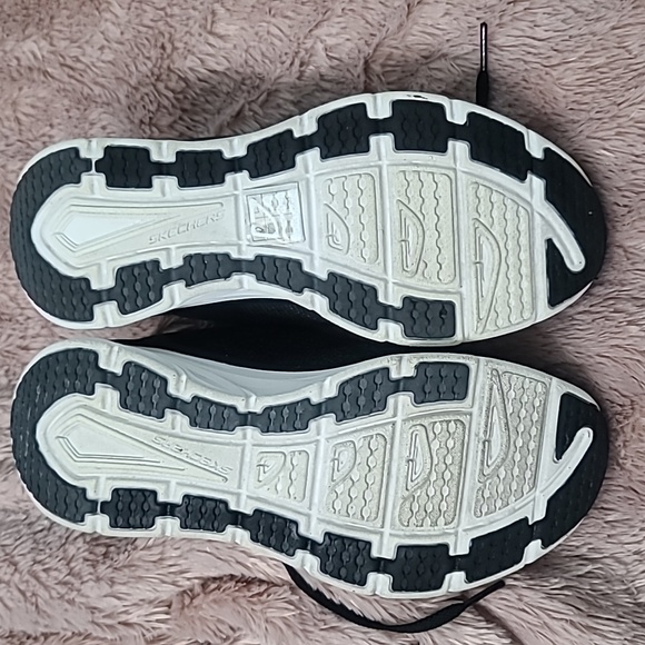 Skechers Women's D'Lux Walker Commuter Black Athletic and Training Shoes Used - Picture 12 of 13